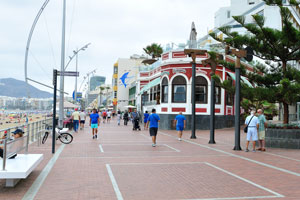 The place where the street of Calle Luis Morote connects to Paseo de Las Canteras