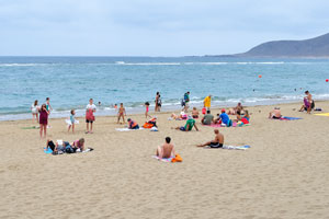 Sometimes the sunscreen is an unnecessary option on the beach of Las Canteras