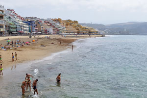 Playa de las Canteras as seen from the statue of Sindo Saavedra