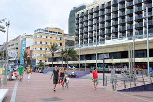 This square is located in front of the 5-star hotel “Sercotel Hotel Cristina Las Palmas”