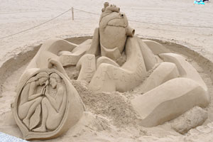 The sand sculpture of a human heart is on the beach of Gran Playa Canteras