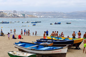 Boats are on the northern part of the beach of Las Canteras