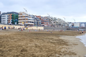This is how the southwestern part of Las Canteras beach looks on a cloudy day
