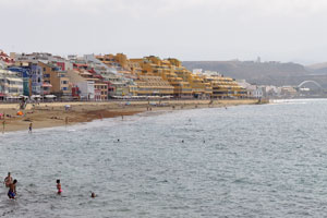 The beach of Las Canteras as seen from the holiday apartment of Apartamentos Presidente Playa