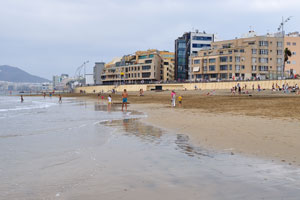 Shallow entry into the water is on the beach of Las Canteras