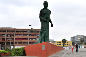 The giant statue of composer Alfredo Kraus is standing near Auditorio Alfredo Kraus