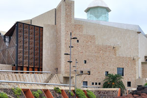 The area around the auditorium of Auditorio Alfredo Kraus is decorated with beautiful landscape design