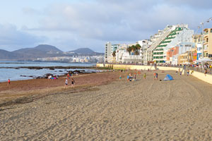 The beach of Las Canteras just before sunset