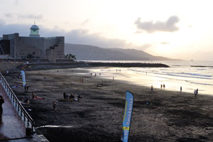 The sunset is on the beach of Las Canteras