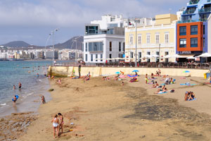 This part of Las Canteras beach is in the area of Calle Torres Quevedo street