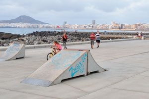 Skateboard ramps are near the square of “Plaza de la Música y de la Sociedad Filarmónica de Las Palmas de Gran Canaria”