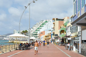 Paseo de Las Canteras is wonderful in a sunny day
