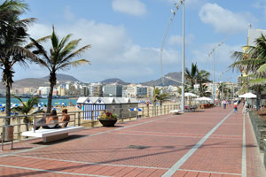Situated in the heart of the island's capital, Las Palmas, a three kilometre long sandy beach of Playa de las Canteras with lots of variety awaits you