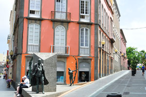 The sculpture of Juan Negrín López is placed on a raised platform