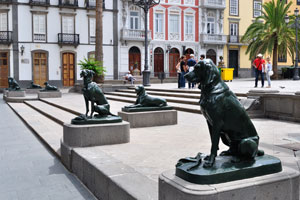 Dog sculptures are on Plaza de Santa Ana square