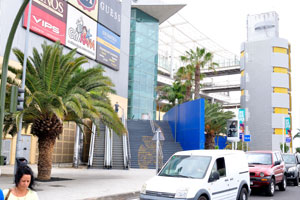 The main entrance to “Centro Comercial El Muelle” shopping mall