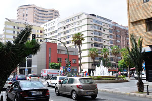 This intersection connects Calle Olof Palme and Avenida de José Mesa y López streets