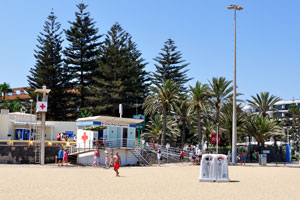 Maspalomas beach is a beautiful beach with sun lounges, umbrellas, showers and toilet facilities