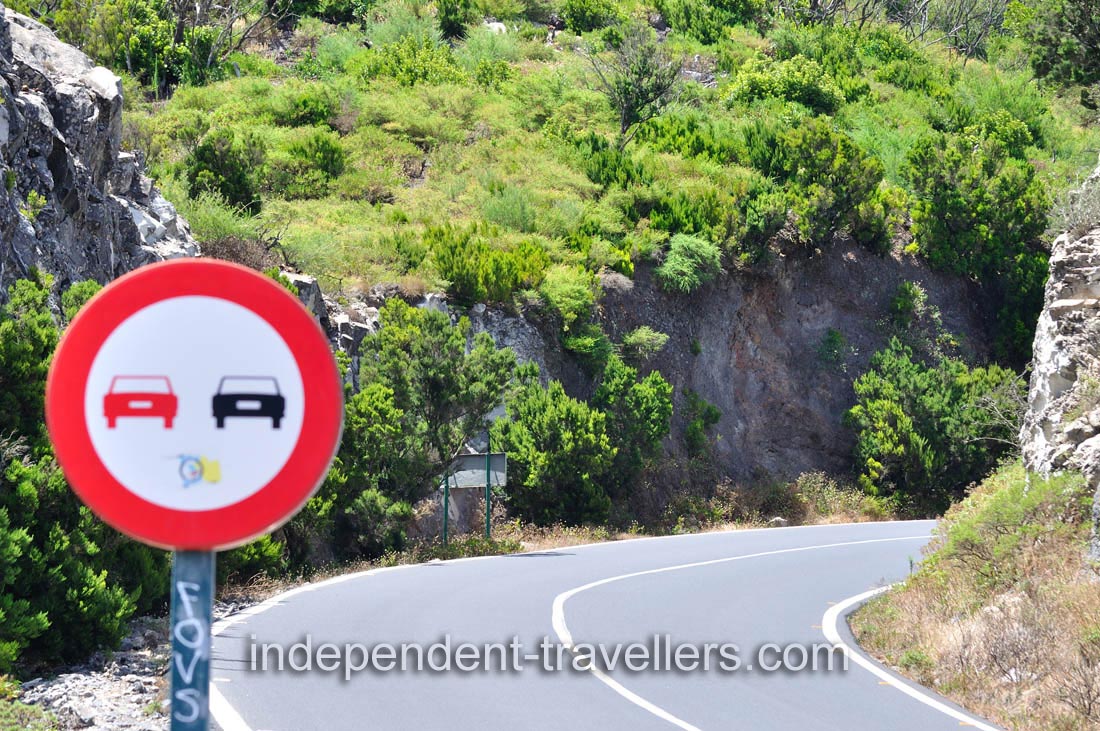 This road sign is installed on GM-2 road beside the &ldquo;Cañada De Jorge&rdquo; observation deck