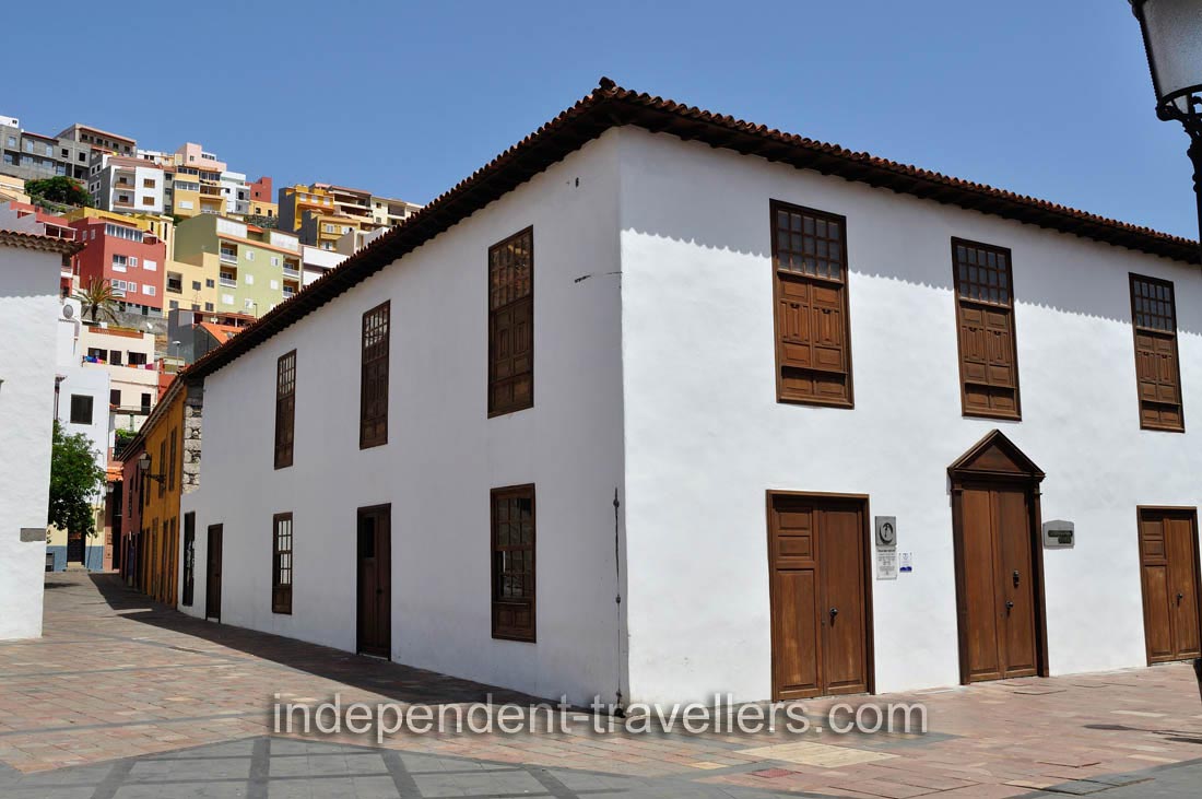 Calle Torres Padilla street is located in San Sebastián de La Gomera town