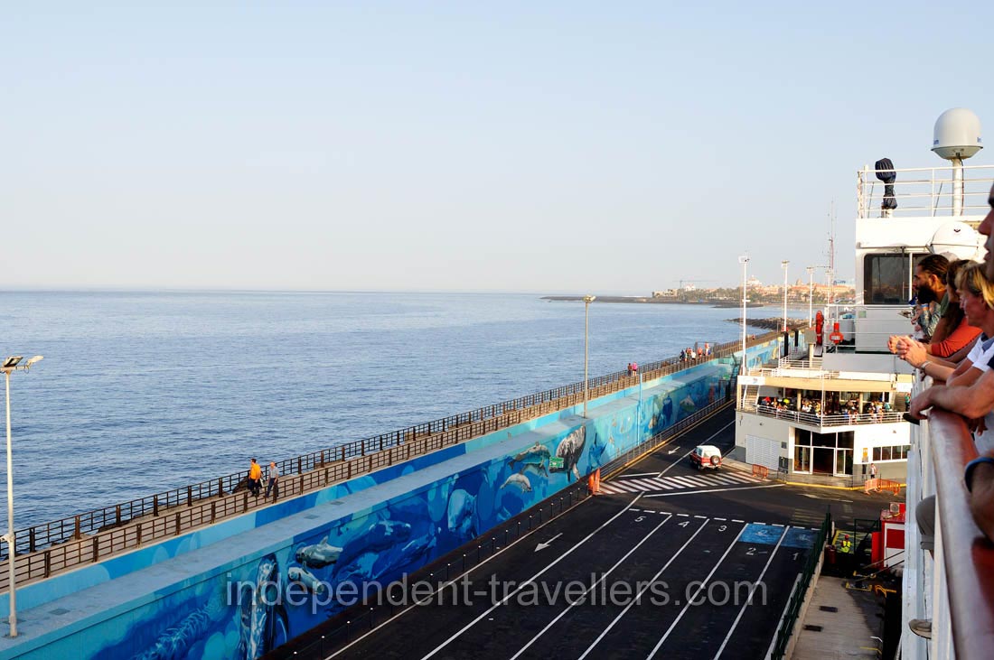 Volcán de Taburiente ferry will depart from Puerto de Los Cristianos soon
