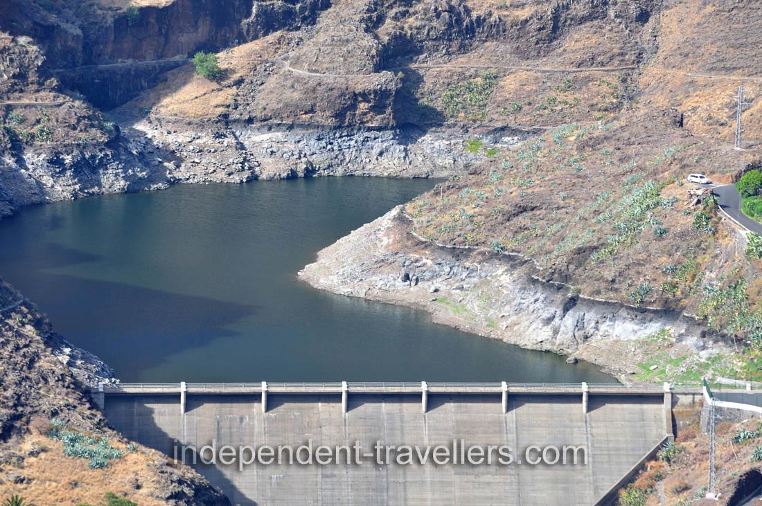 Barranco de la Laja reservoir and Chejelipes dam