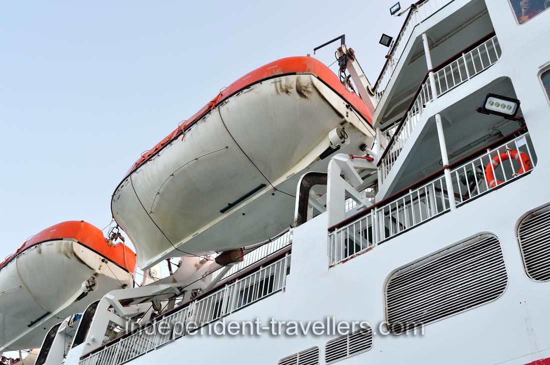 Lifeboats are available at Volcán de Taburiente ferry