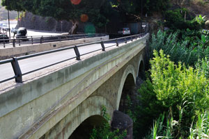 This bridge spans over “Barranco del Cedro” ravine
