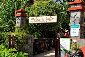 “Molino de Gofio Los Telares” garden entrance