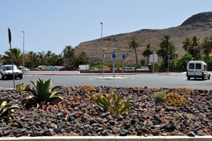 GM-1+GM-2 roundabout is located in front of Estación de Guaguas bus station