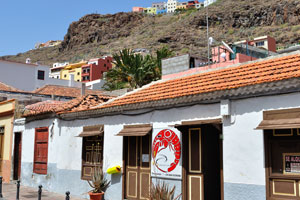 There is the dive center on Calle Real street #56 in San Sebastián de La Gomera town