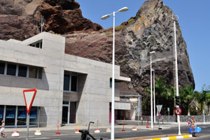 “El Charcon” provisional underground access to Playa de la Cueva beach