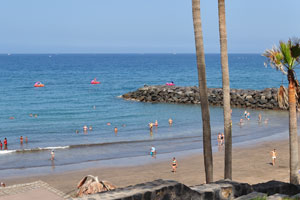 This unnamed beach section is situated between Playa de Troya and Playa de El Bobo beaches