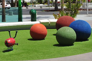 These giant colourful balls decorate the area near Centro comercial Parque Santiago IV