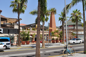 Avenida de Las Américas avenue is an enjoyable and diverse shopping area