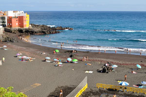 Playa Maria Jiménez beach is located very close to Loro parque
