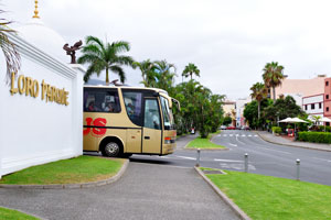An autobus with tourists leaves Loro Parque