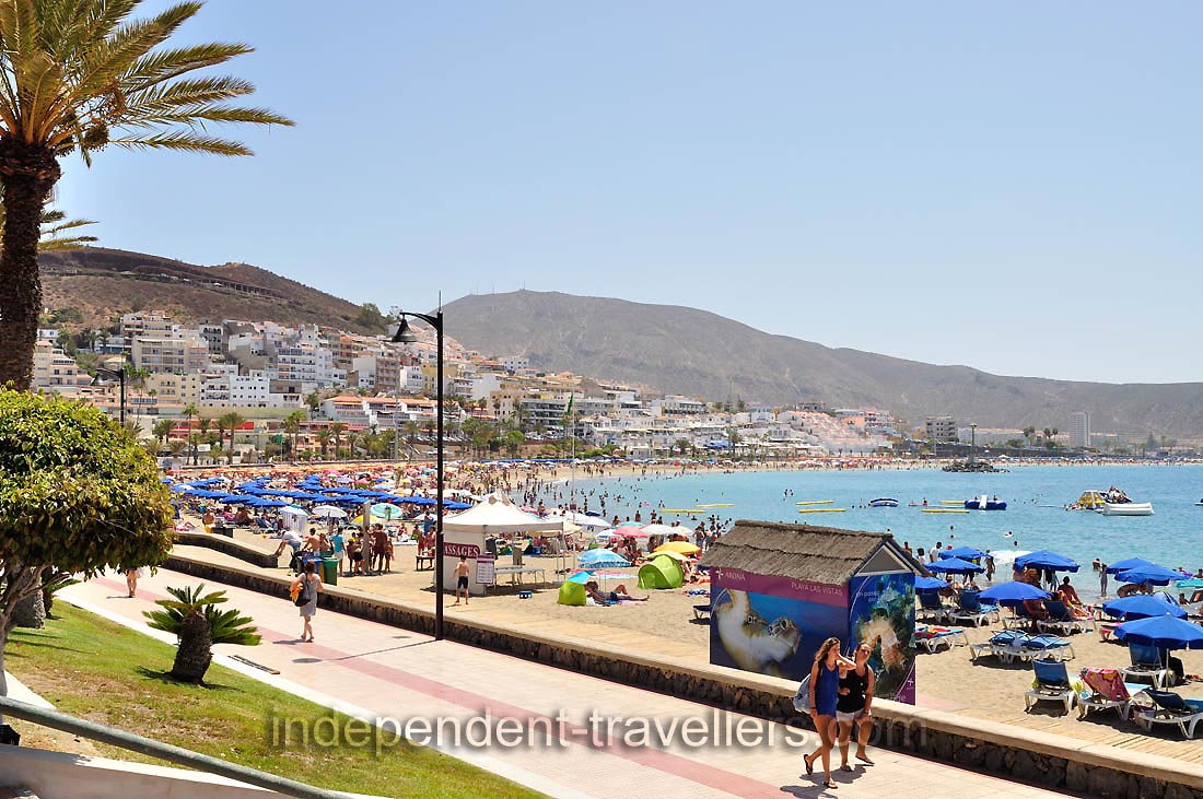 The are two long curves of sand, and Playa de Las Vistas beach is not only long but deep, so there's plenty of room for all