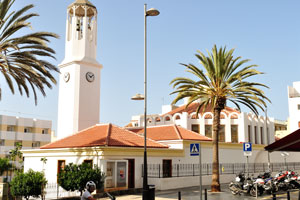 “Nuestra Señora del Carmen” church as seen from Avenida de Suecia street