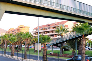 Avenida de Chayofita footbridge