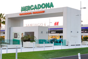 Mercadona supermarket is in “Centro Comercial Parque Santiago 6” shopping mall
