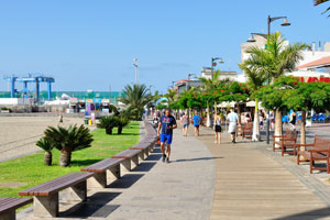 The esplanade leads to Plaza de La Pescadera