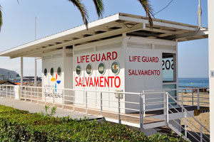 Lifeguard “Salvamento” is located on Playa de Las Vistas beach