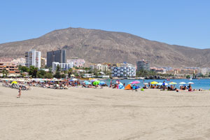 Playa de Las Vistas is a beach suitable for all people, where young and old will surely spend an unforgettable day