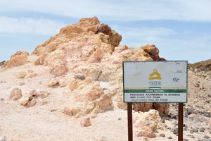 Teide National Park information board reads “Not leave the trail” and “Trespassers will be fined”