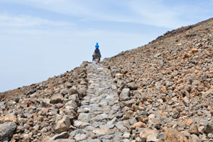 The route #12 “Pico Viejo Vantage Point” is a stone footpath