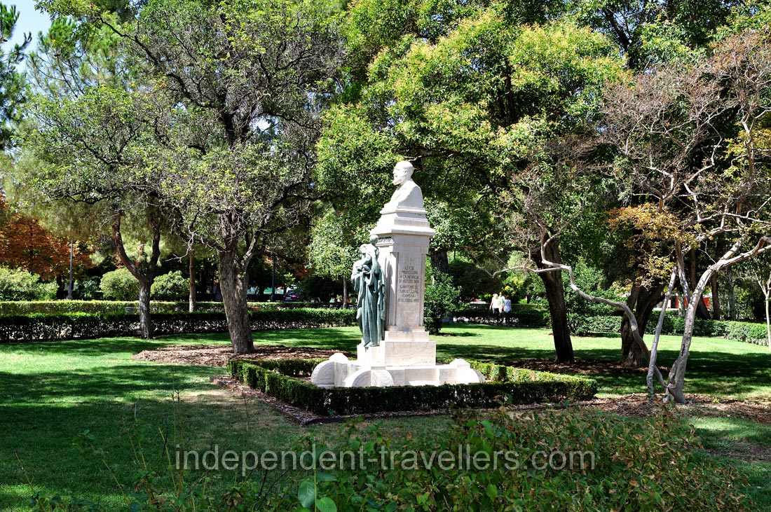 The &ldquo;Doctor Manuel de Tolosa-Latour&rdquo; monument is located near La Rosaleda garden