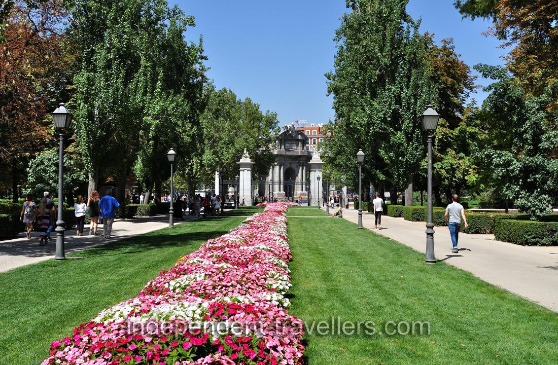 The Puerta de Alcalá monument as seen from Avenida de Méjico