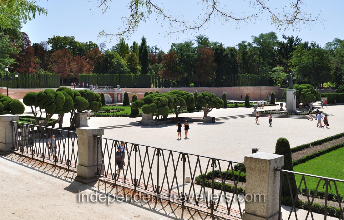 Jacinto Benavente statue is placed in Plaza Parterre