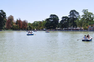Rowboats can be rented to paddle across Estanque Grande del Retiro pond